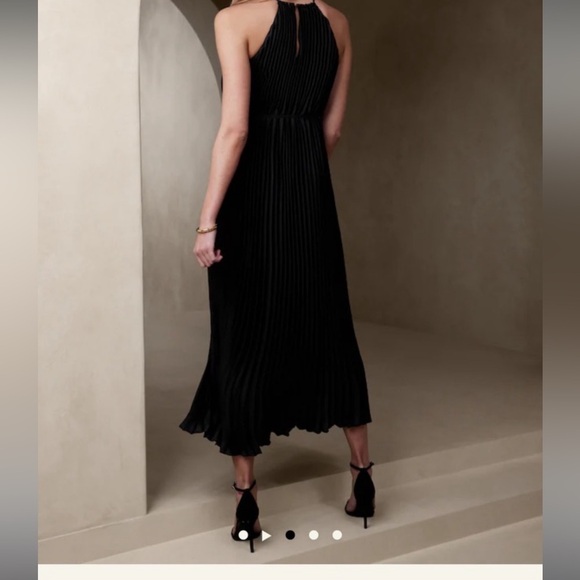Banana Republic Halter Pleated Maxi Dress - Picture 3 of 7